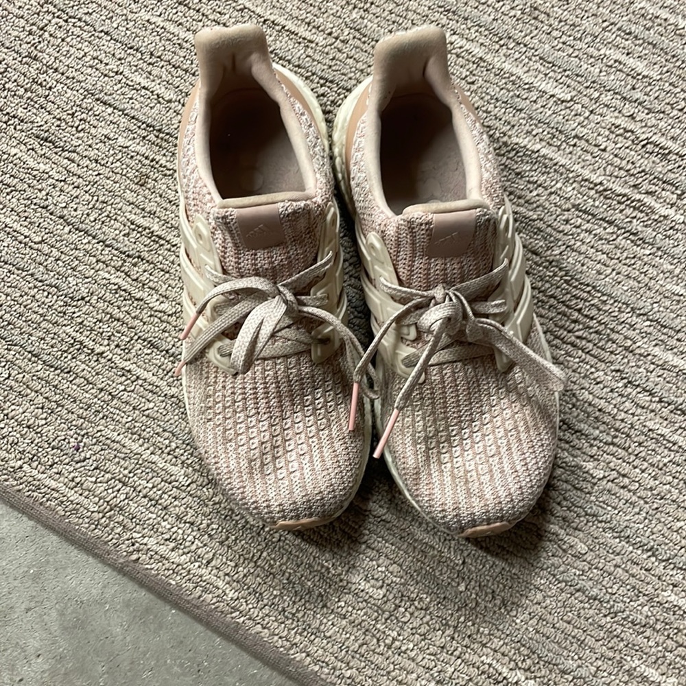 Adidas ultraboost old version, no structure issue